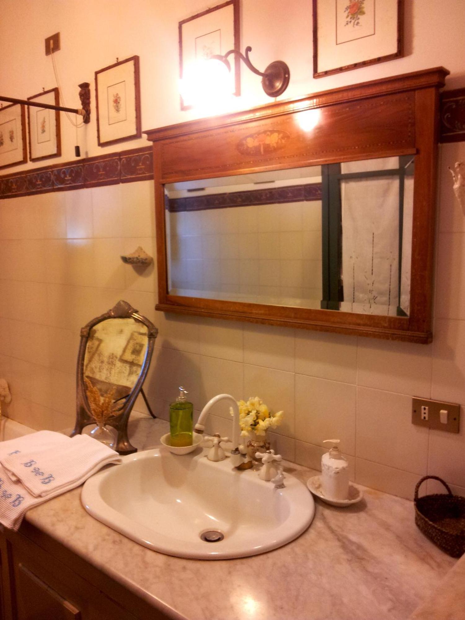 Relais De Charme - B&B Short Lets La Casa Di Francesca Sant'Agata Li Battiati Стая снимка