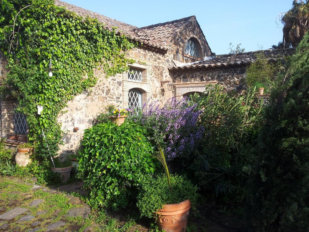 Relais De Charme - B&B Short Lets La Casa Di Francesca Sant'Agata Li Battiati Екстериор снимка