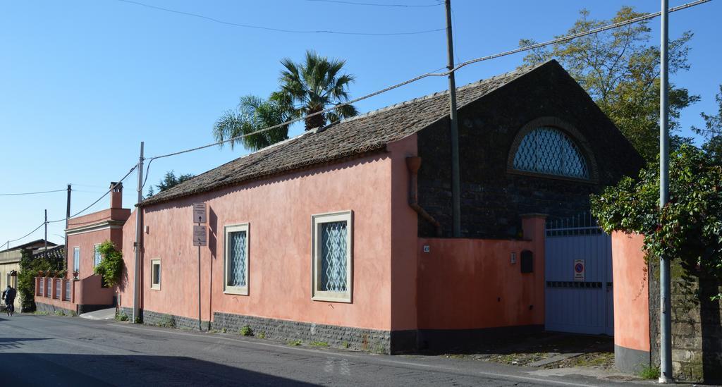 Relais De Charme - B&B Short Lets La Casa Di Francesca Sant'Agata Li Battiati Екстериор снимка